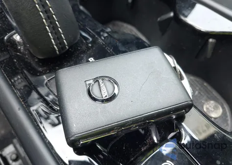 2022 Volvo Xc40 T5 R-Design from USA, damaged, VIN YV4162UM5N2663536